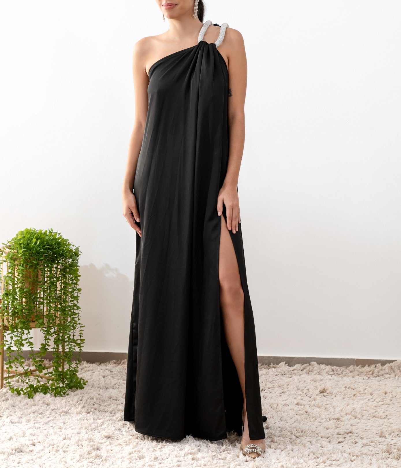 Vestido negro con detalles swarovsky